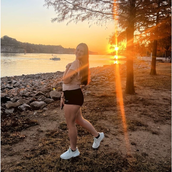 Meet your Posher, Lacey - Picture 3 of 11